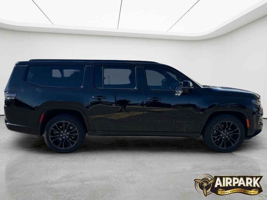 New 2024 Diamond Black Crystal Pearlcoat Jeep Series II image 8