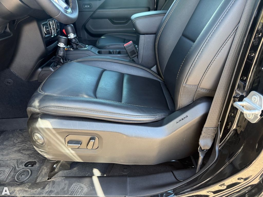 Used 2025 Black Clearcoat Jeep Sahara image 13