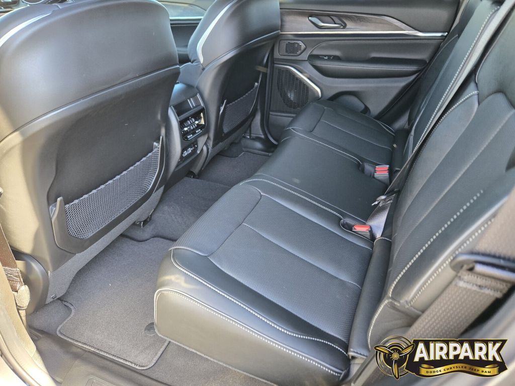 New 2025 Baltic Gray Jeep Overland image 16