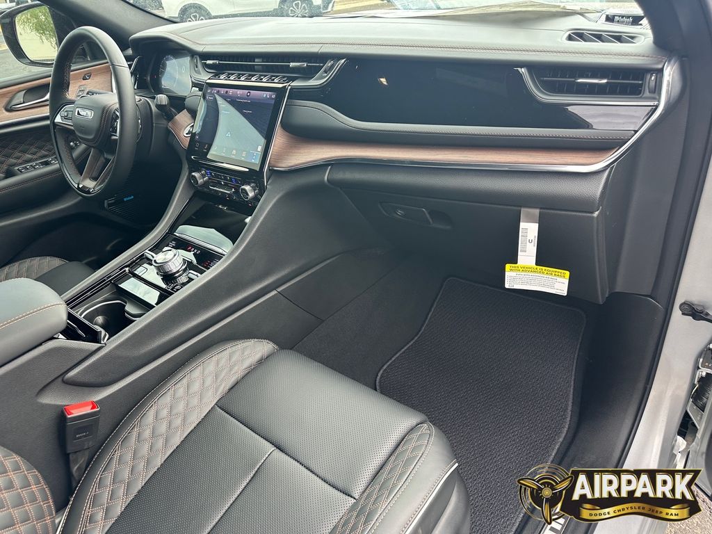 New 2025 Silver Zynith Jeep Summit image 11