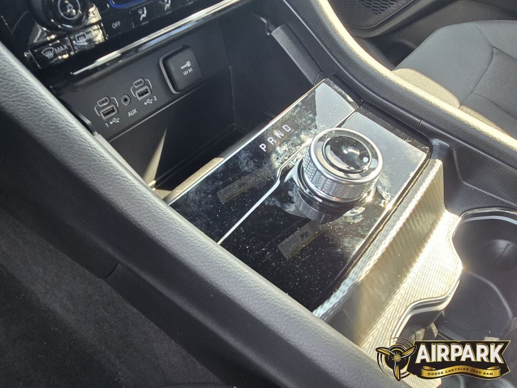 New 2025 Velvet Red Pearlcoat Jeep Laredo image 15