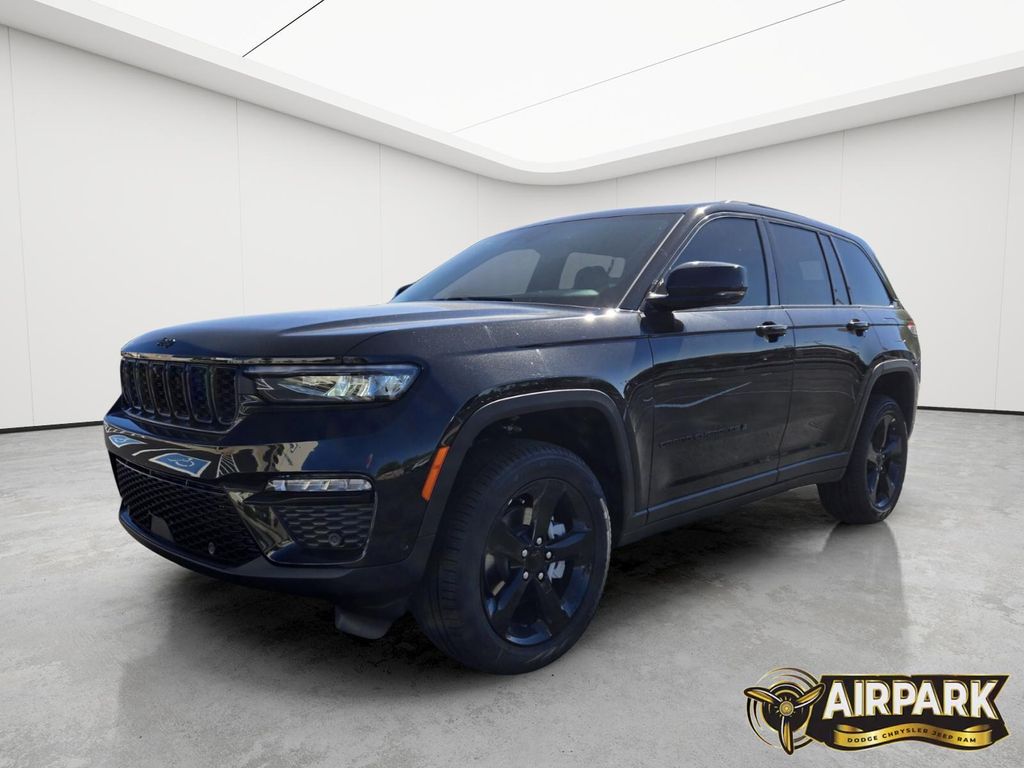 New 2025 Diamond Black Crystal Pearlcoat Jeep Limited image 7
