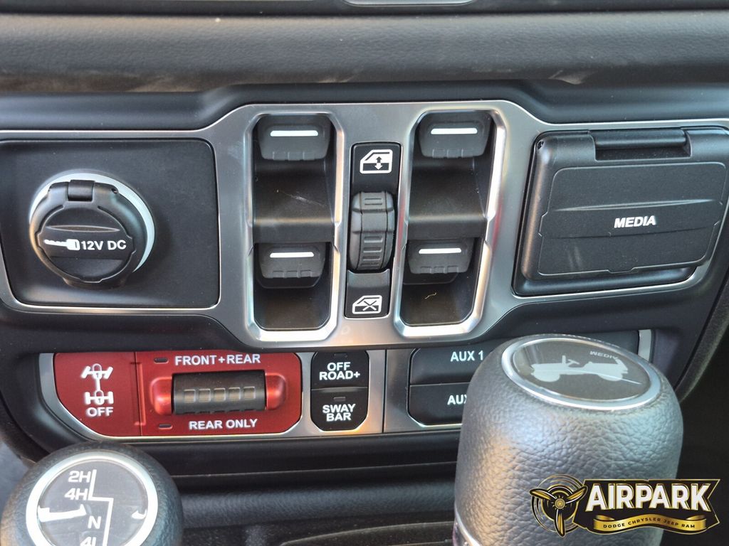 New 2026 Granite Crystal Jeep Rubicon image 26
