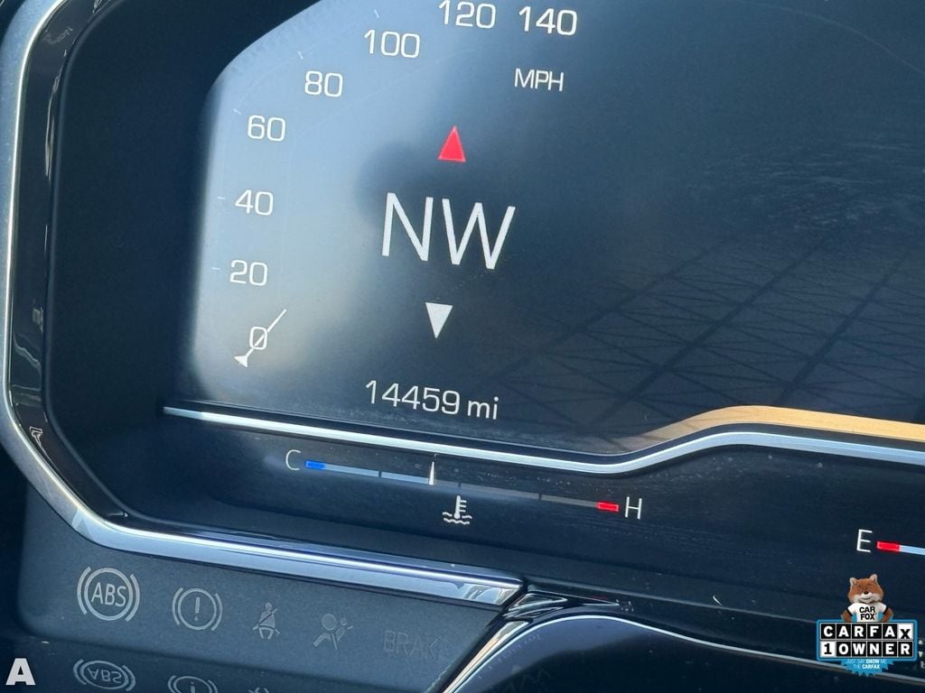 Used 2025 Onyx Black GMC Elevation image 19