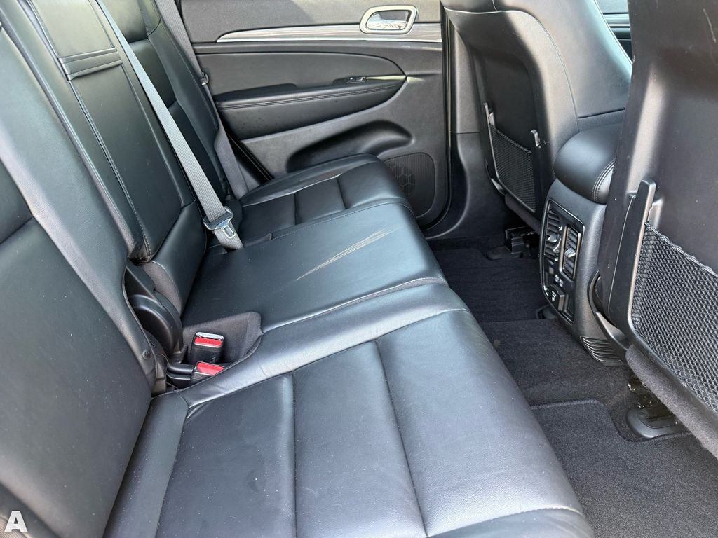 Used 2020 Diamond Black Crystal Pearlcoat Jeep Limited image 28