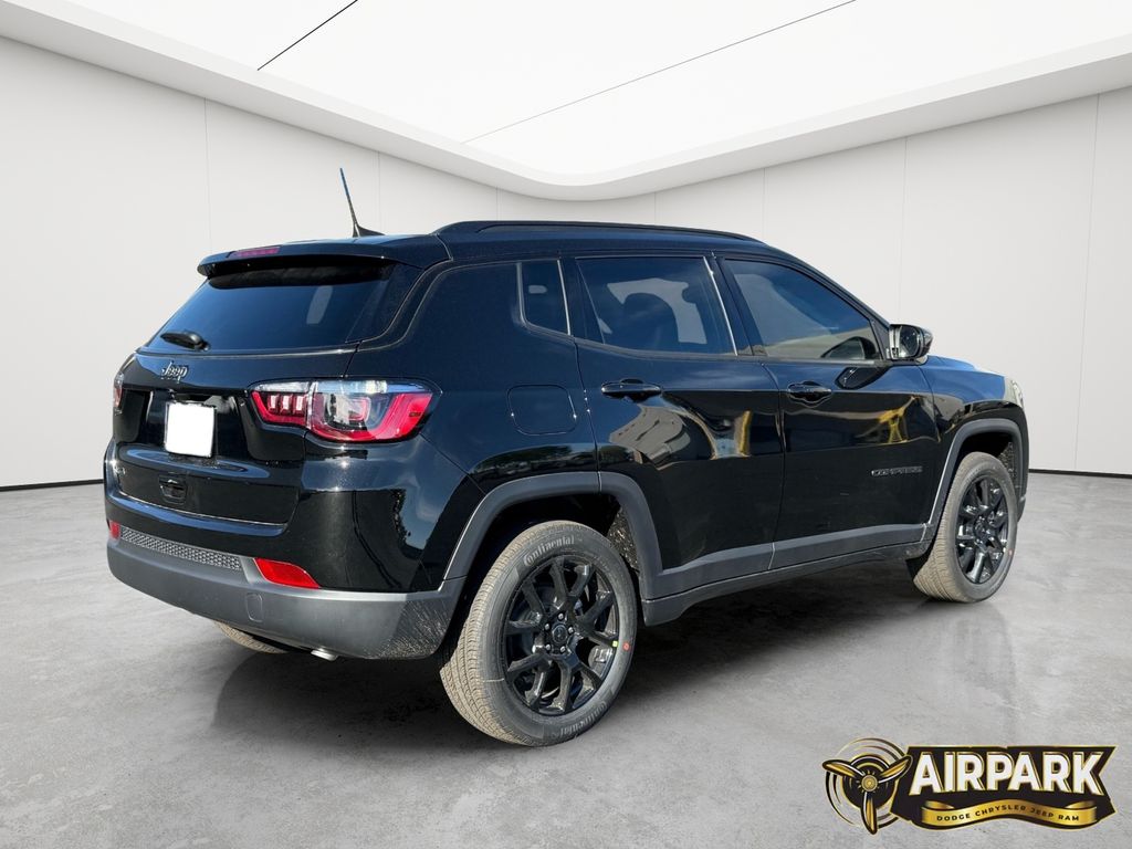New 2026 Diamond Black Crystal Pearlcoat Jeep Latitude image 4