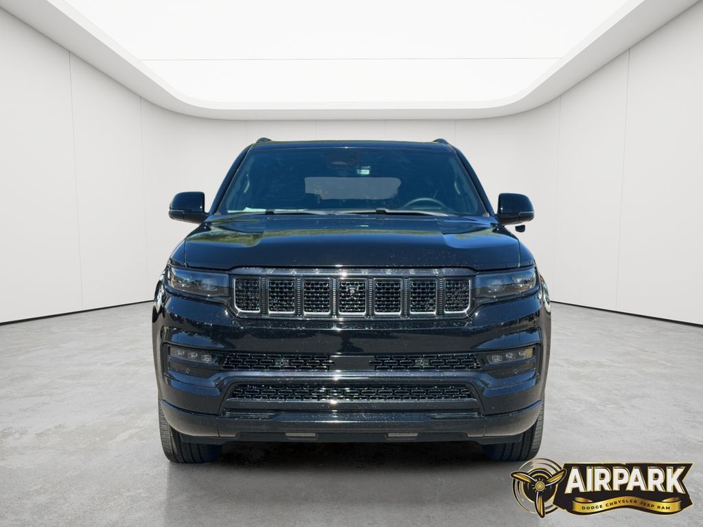 New 2024 Diamond Black Crystal Pearlcoat Jeep Series II image 5