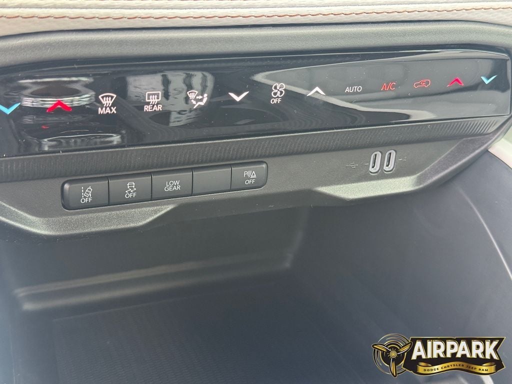 New 2026 Diamond Black Crystal Pearlcoat Jeep Overland image 26