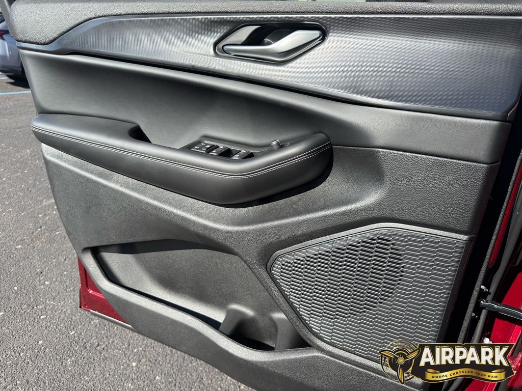 New 2025 Velvet Red Pearlcoat Jeep Laredo image 21