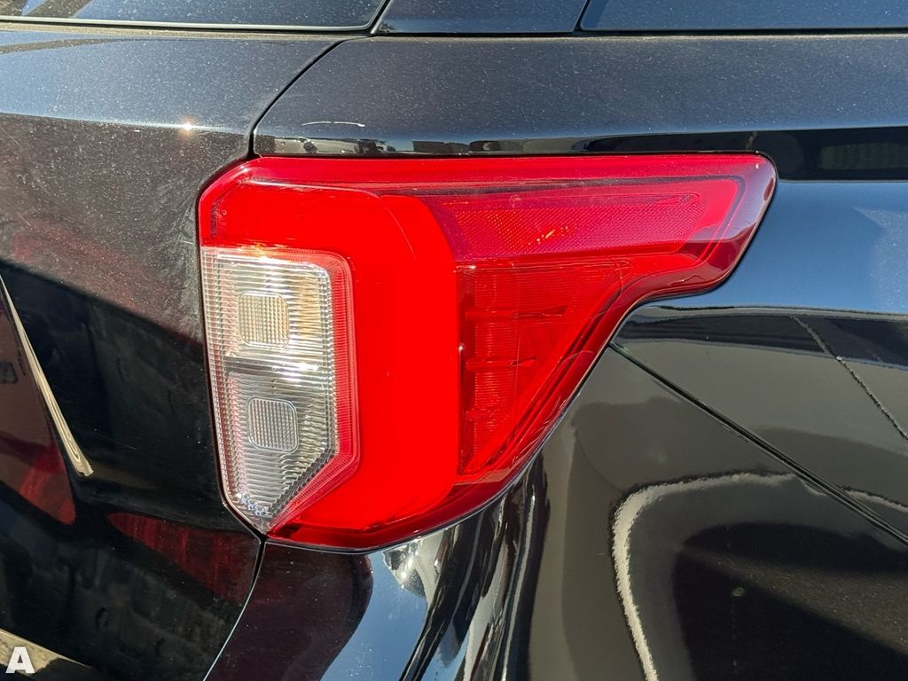 Used 2021 Black Ford XLT image 10