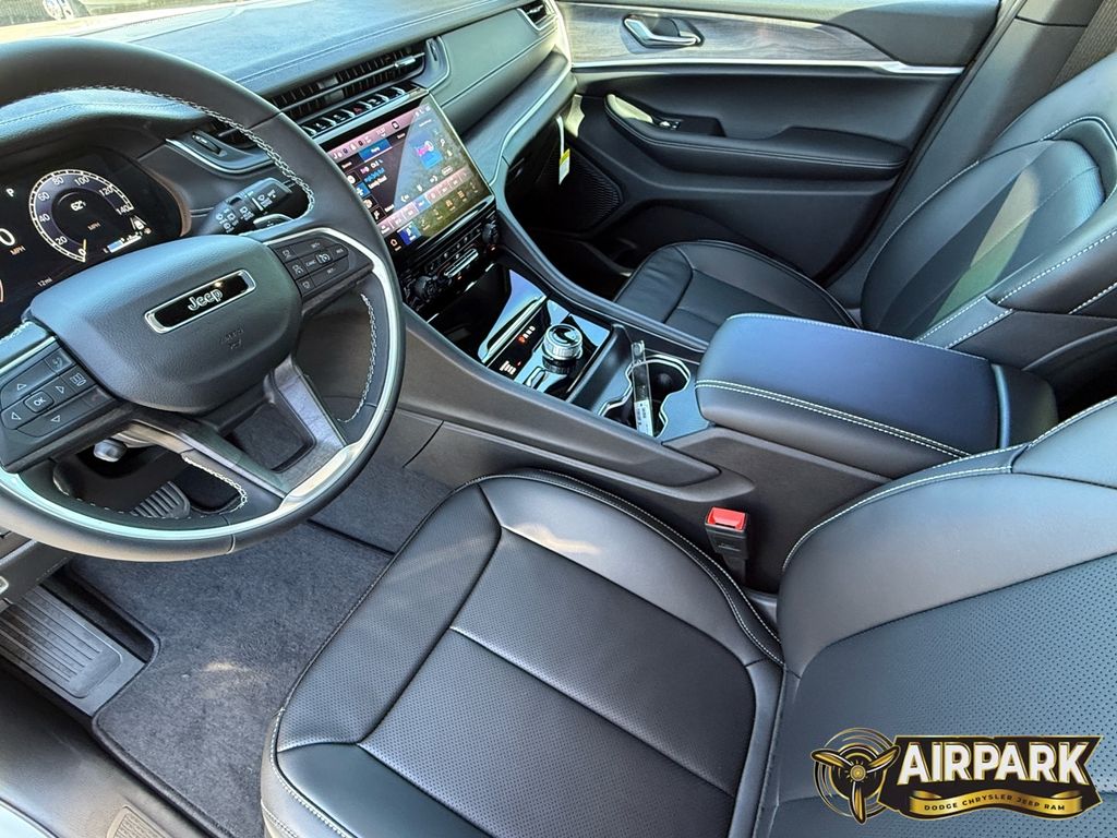 Used 2025 Silver Zynith Jeep Limited image 10