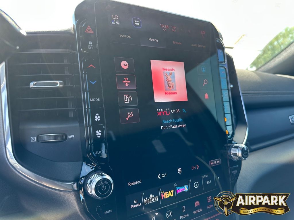 New 2026 Diamond Black Crystal Pearlcoat Ram Laramie image 17