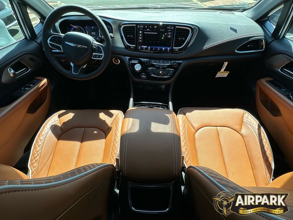 New 2024 Bright White Chrysler Pinnacle image 14