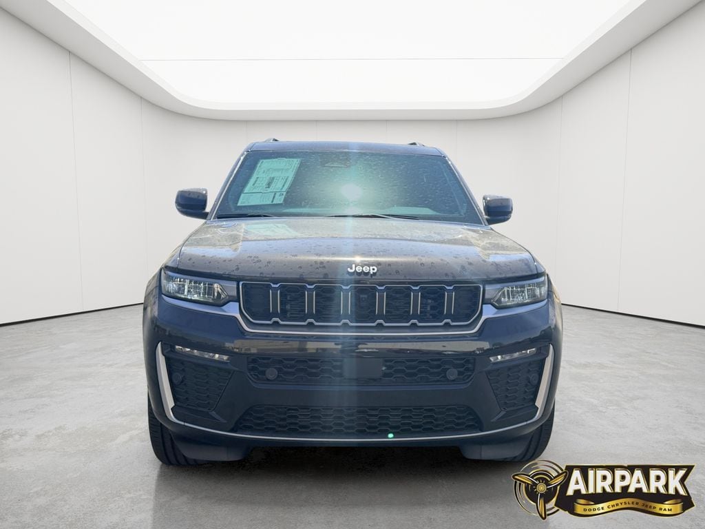New 2026 Diamond Black Crystal Pearlcoat Jeep Limited image 8