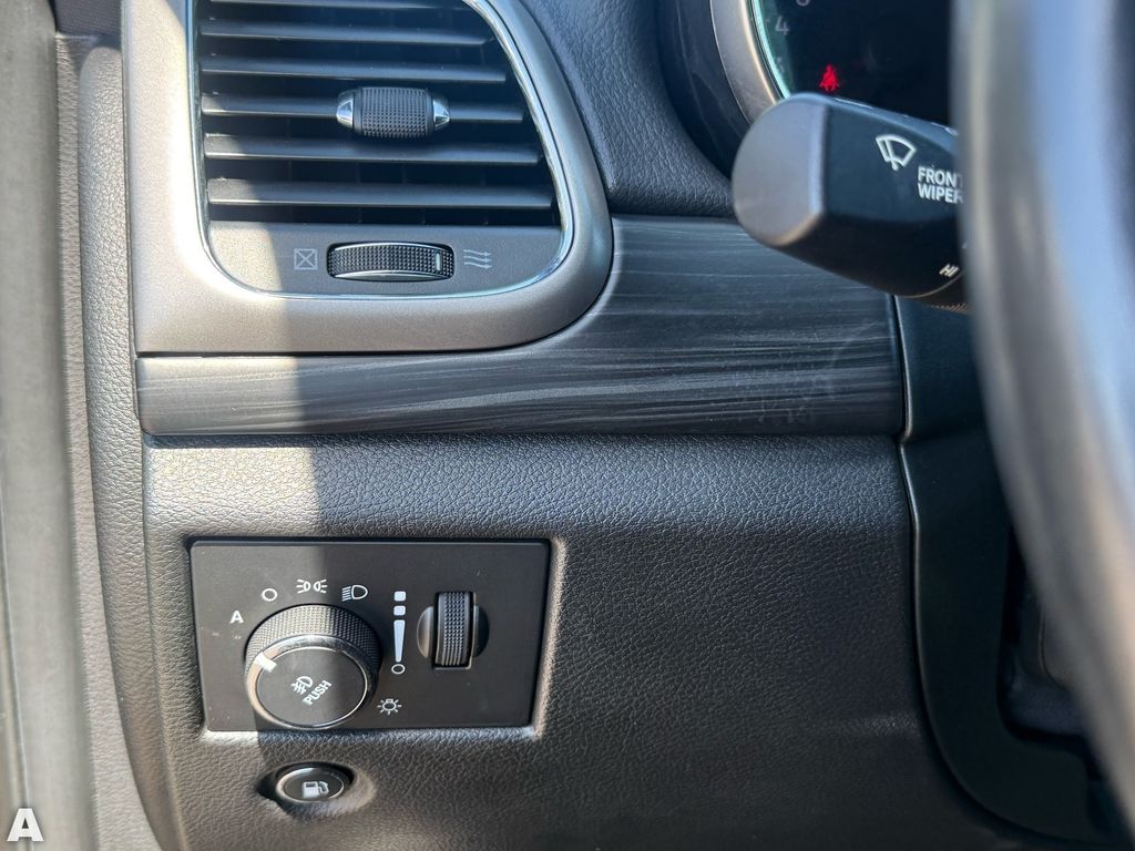 Used 2021 Diamond Black Crystal Pearlcoat Jeep Laredo E image 12