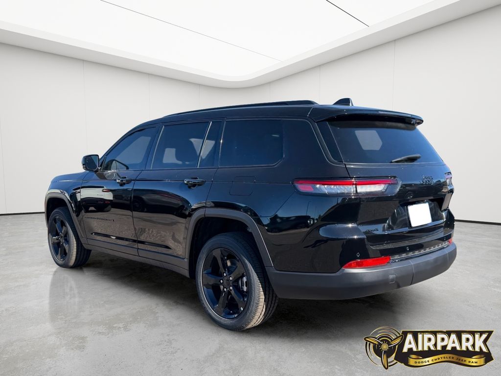 New 2025 Diamond Black Crystal Pearlcoat Jeep Laredo image 7