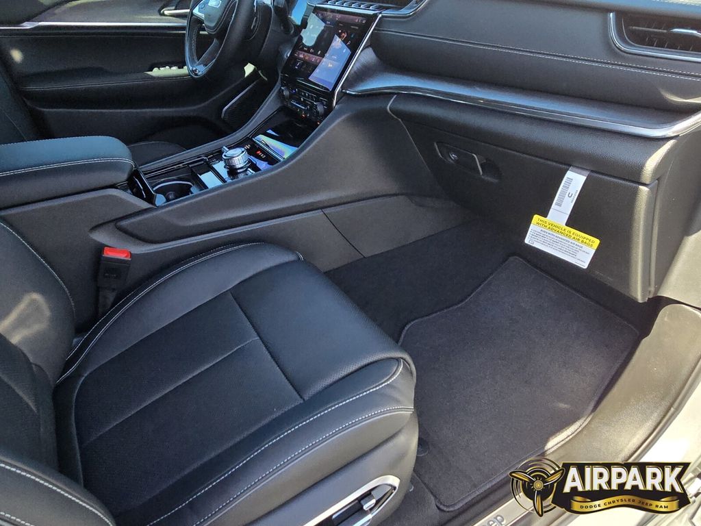 New 2025 Silver Zynith Jeep Overland image 13