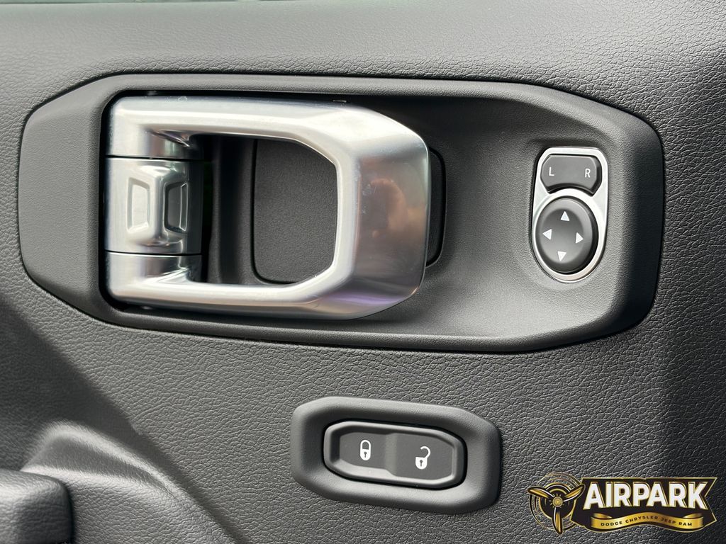 New 2026 Reign Jeep Rubicon image 16