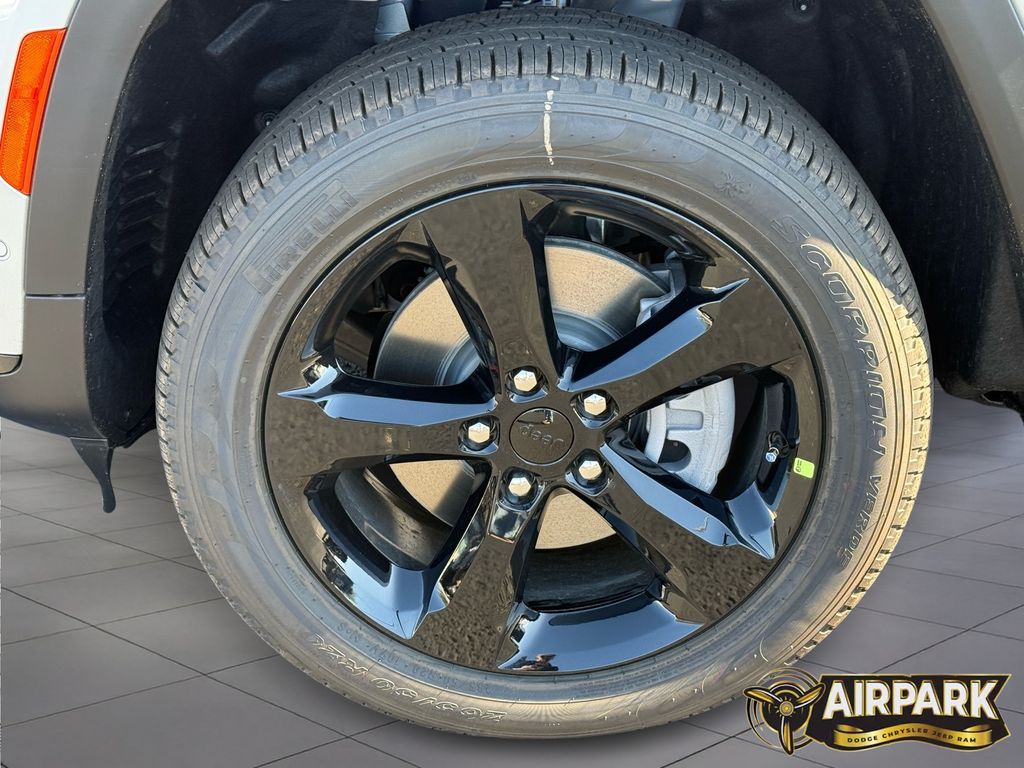 Used 2025 Silver Zynith Jeep Limited image 9