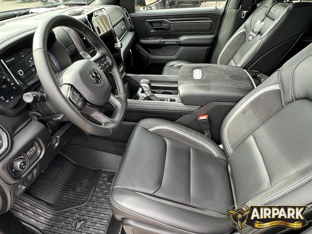 New 2026 Diamond Black Crystal Pearlcoat Ram RHO image 15