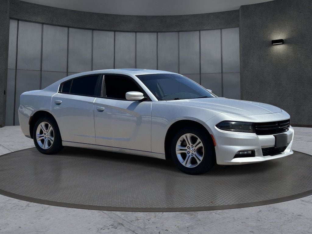 Used 2022 Triple Nickel Clearcoat Dodge SXT image 8