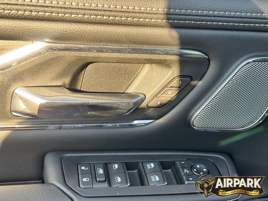 New 2026 Diamond Black Crystal Pearlcoat Ram Laramie image 18