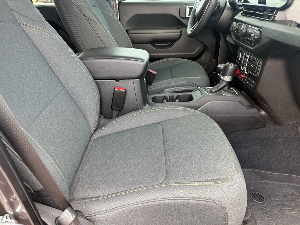 Used 2025 Granite Crystal Metallic Clearcoat Jeep Willys image 30