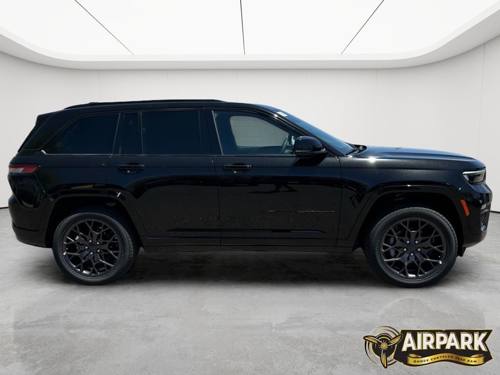 New 2025 Diamond Black Crystal Pearlcoat Jeep Summit image 3
