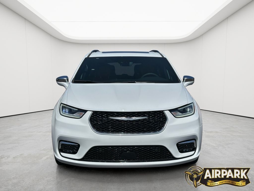 New 2024 Bright White Chrysler Pinnacle image 5