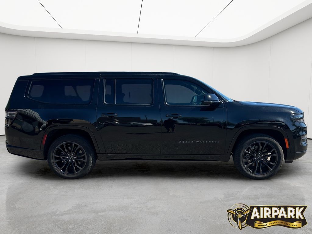 New 2024 Diamond Black Crystal Pearlcoat Jeep Series II image 3