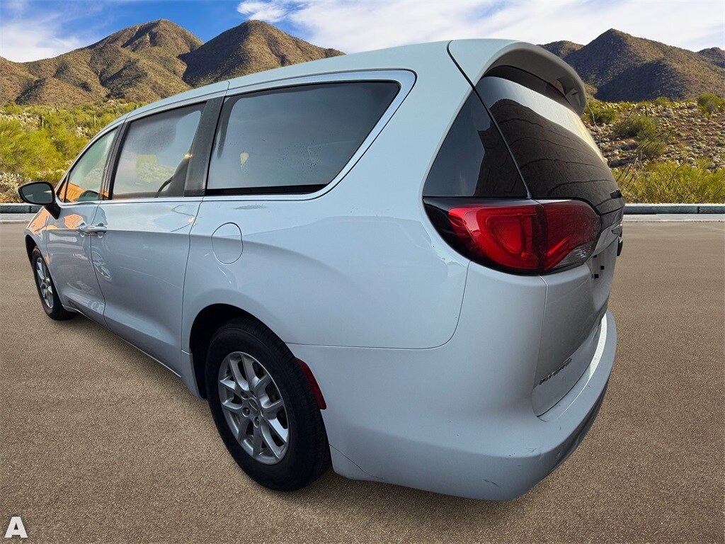2019 Chrysler Pacifica LX photo 2