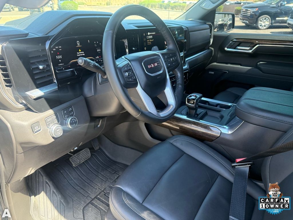 Used 2025 Onyx Black GMC Elevation image 11