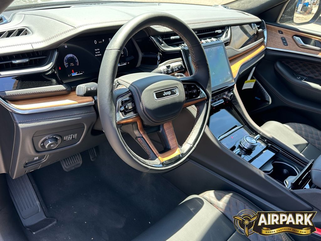 New 2025 Diamond Black Crystal Pearlcoat Jeep Summit image 16