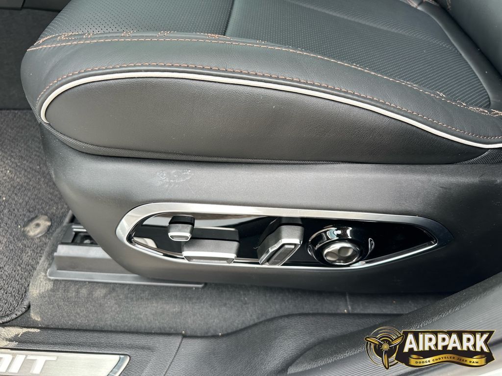 New 2025 Bright White Jeep Summit image 17