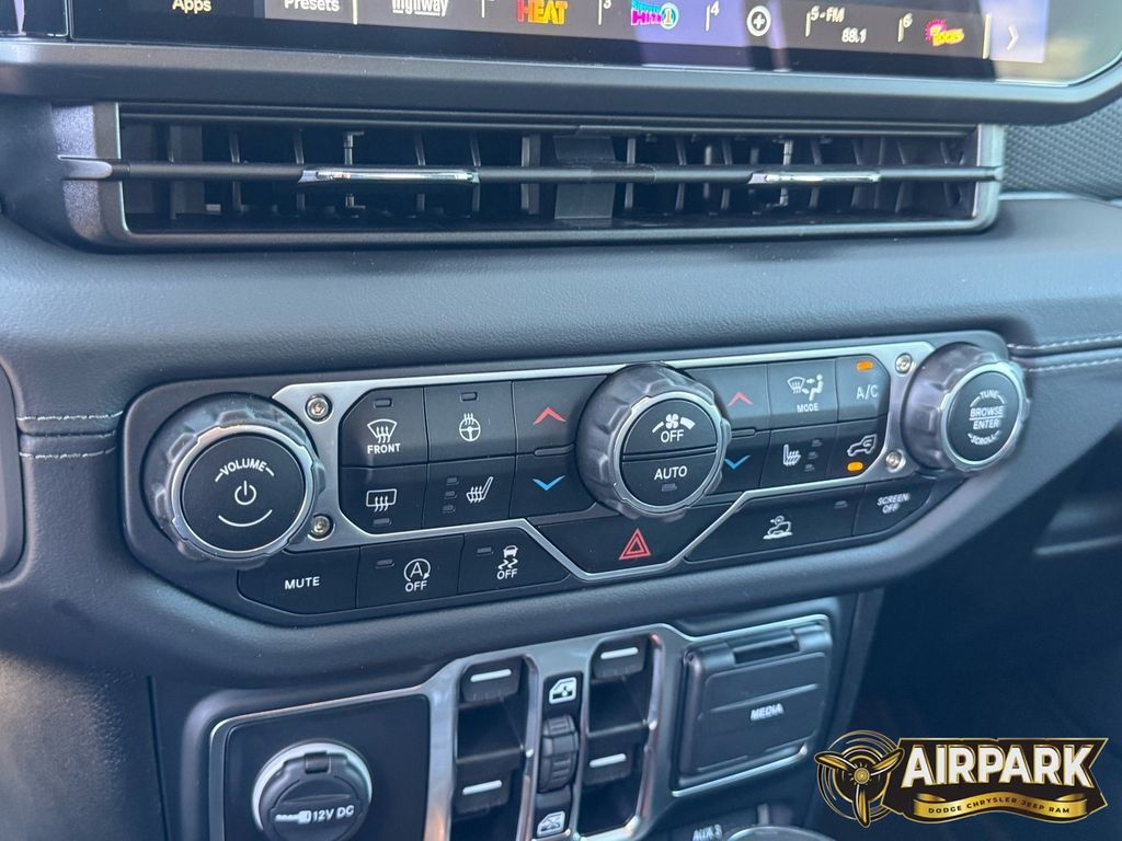 New 2025 Granite Crystal Jeep Rubicon image 20