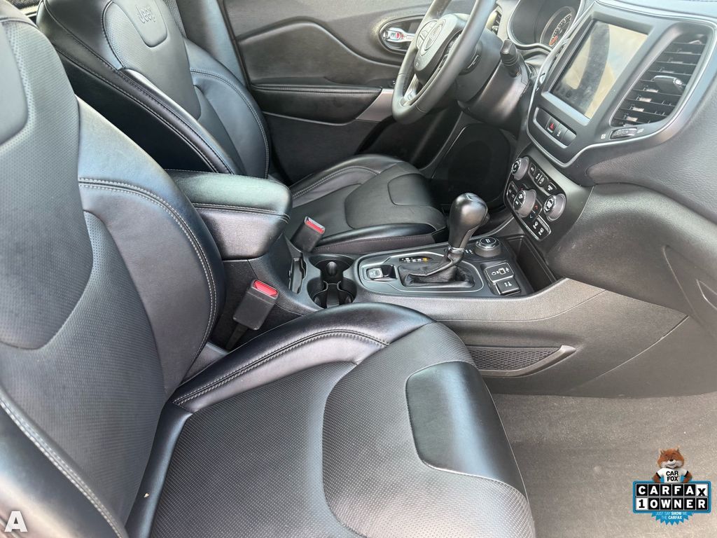 Used 2022 Bright White Clearcoat Jeep Latitude Lux image 30