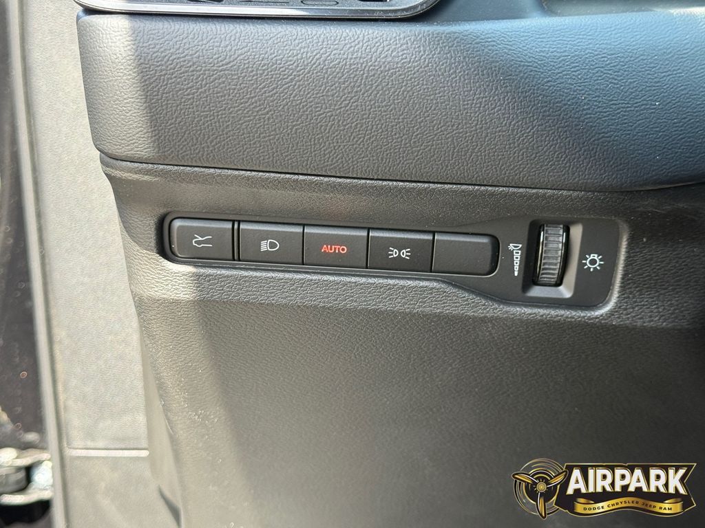 New 2026 Diamond Black Crystal Pearlcoat Dodge Scat Pack image 21