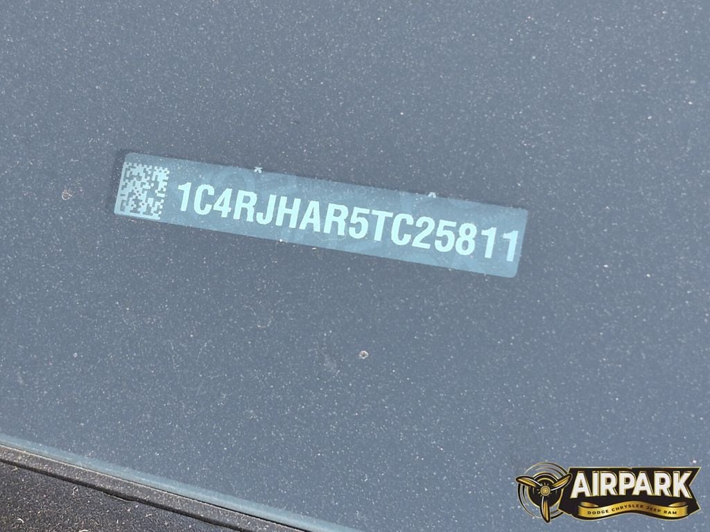New 2026 Diamond Black Crystal Pearlcoat Jeep Laredo image 25