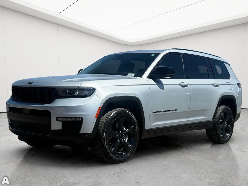 Used 2025 Silver Zynith Jeep Limited image 2