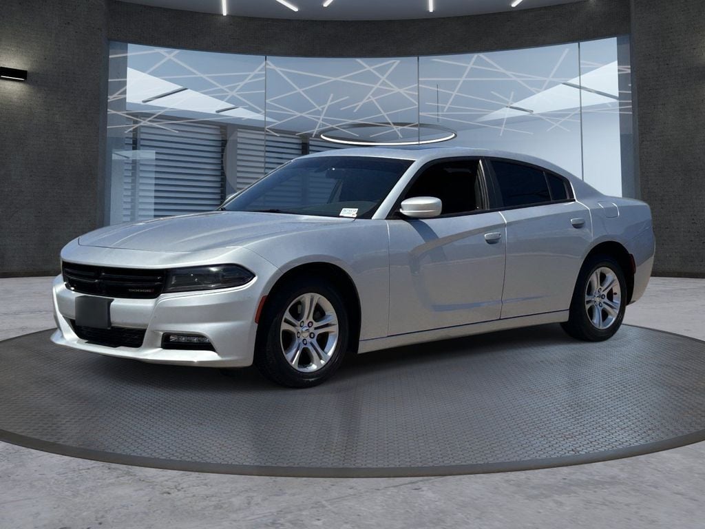 Used 2022 Triple Nickel Clearcoat Dodge SXT image 2