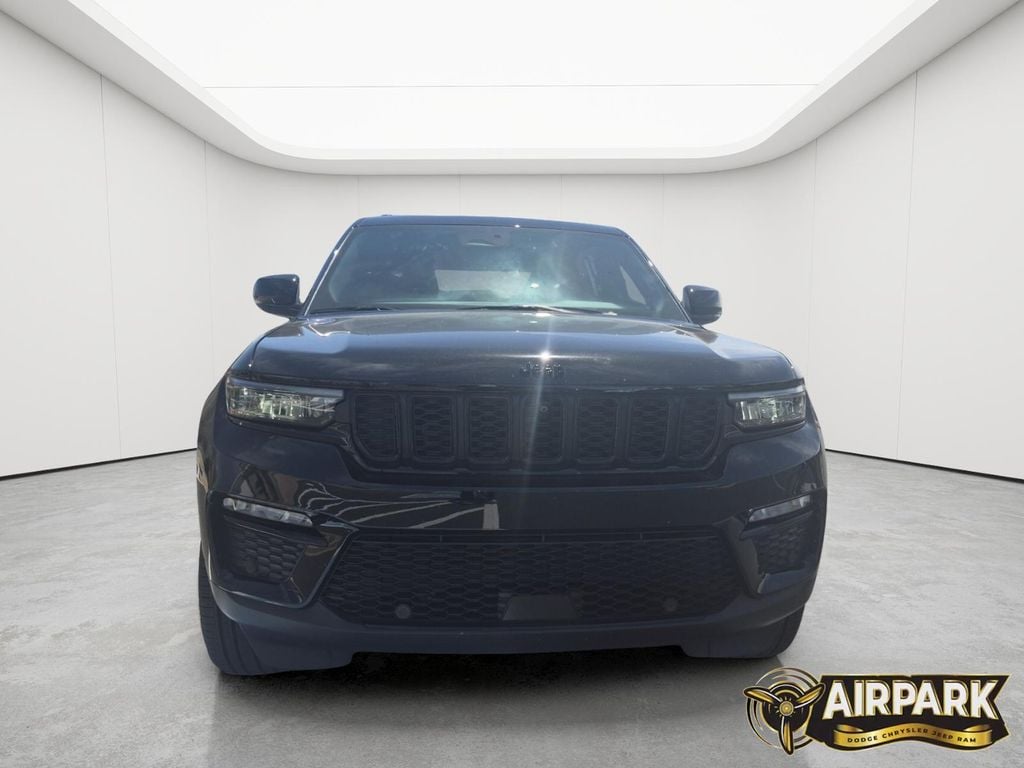 New 2025 Diamond Black Crystal Pearlcoat Jeep Limited image 9