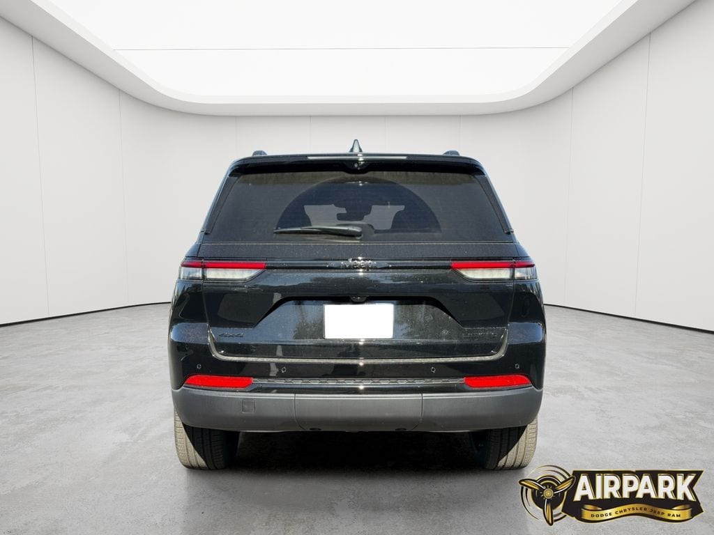 New 2025 Diamond Black Crystal Pearlcoat Jeep Limited image 6