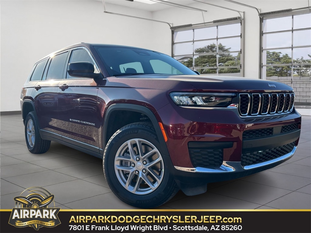 2025 Jeep Grand Cherokee L Laredo's photo