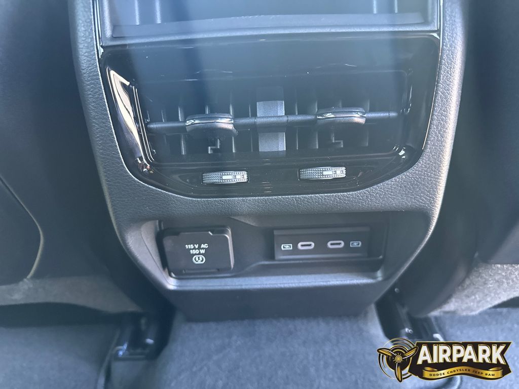 New 2026 Diamond Black Crystal Pearlcoat Jeep Laredo image 15