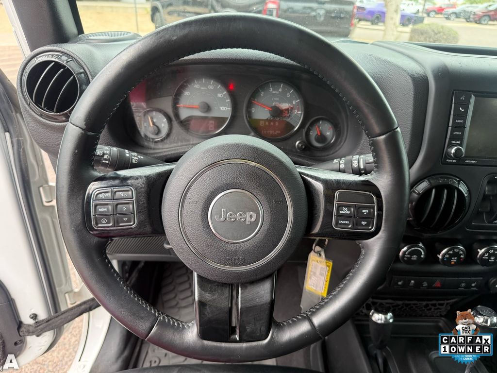 Used 2016 Bright White Clearcoat Jeep Unlimited Sahara image 15