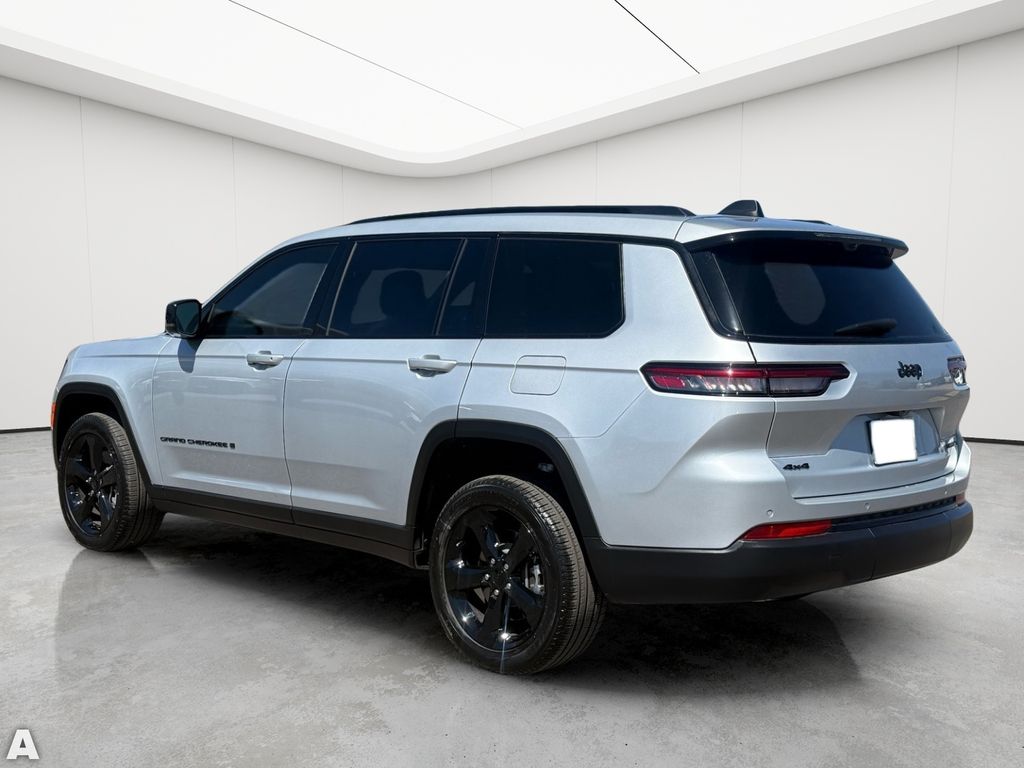 Used 2025 Silver Zynith Jeep Limited image 4