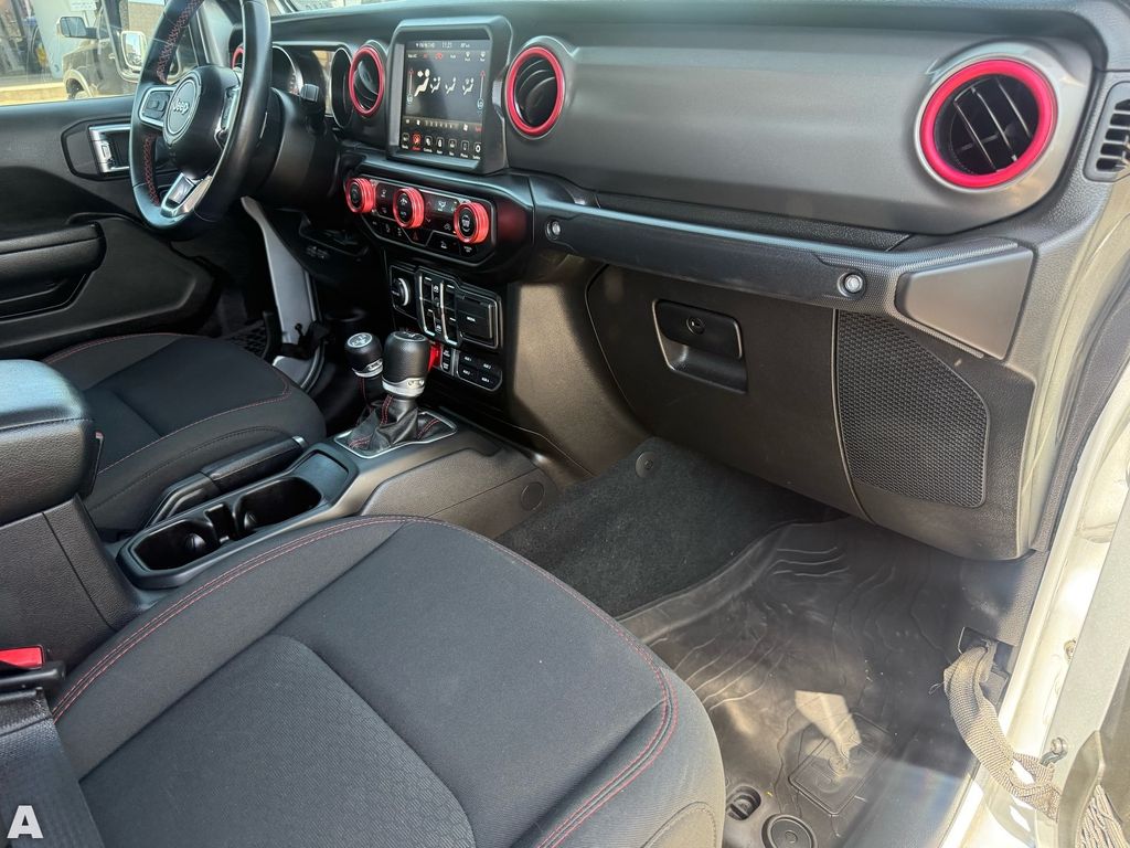 Used 2022 Silver Zynith Clearcoat Jeep Rubicon image 28