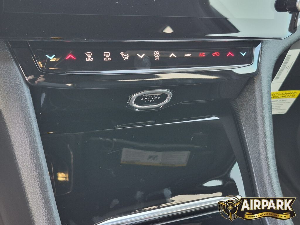New 2026 Diamond Black Crystal Pearlcoat Jeep Laredo image 19