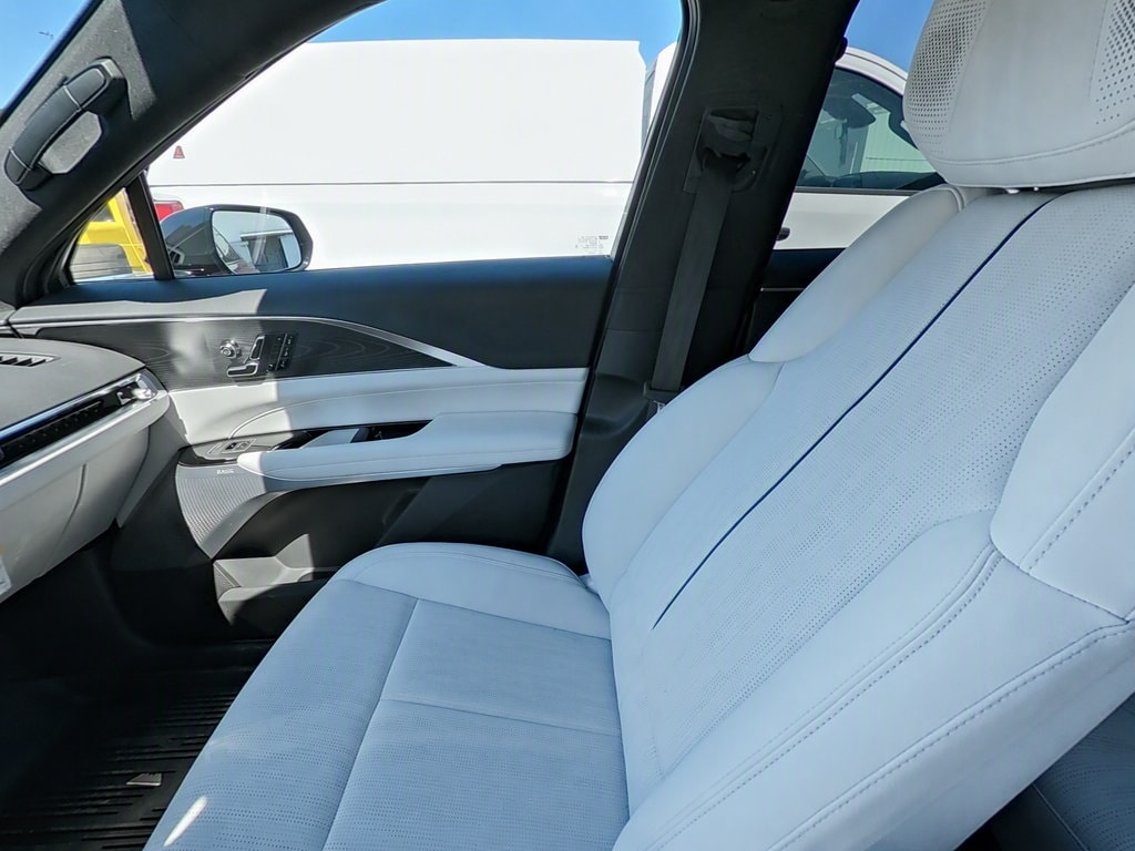 2025 Cadillac LYRIQ Luxury 3 - Photo 9
