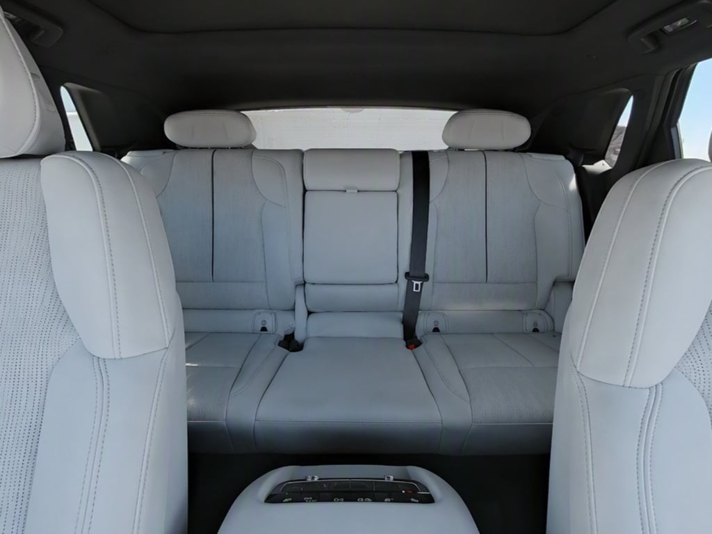 2025 Cadillac LYRIQ Luxury 3 - Photo 12
